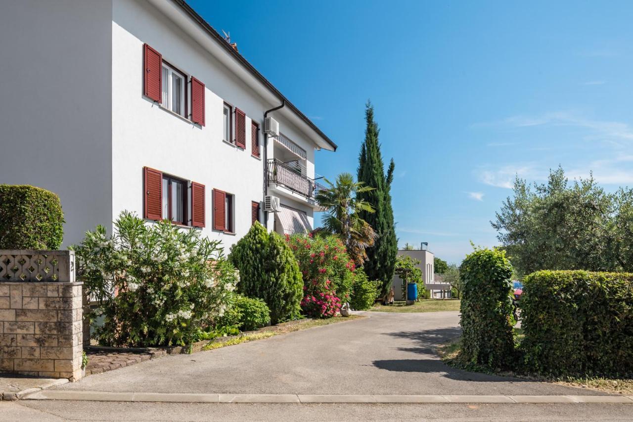 Apartments Marcan ポレッチ エクステリア 写真